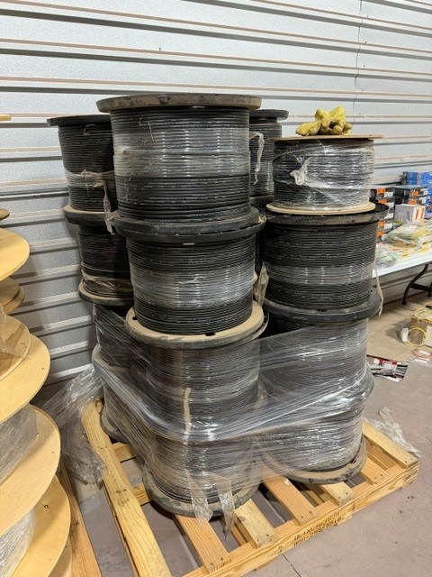 CommScope - o-002-df-8w-f02ns - Fiber outdoor drop cable, LightScope® ZWP Self-Supporting All-Dielectric, Singlemode G.652.D and G.657.A1,